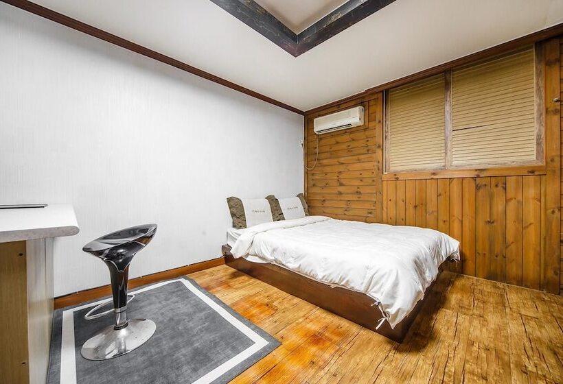 Buan Gyeokpo Chaeseok Resotel Oakville