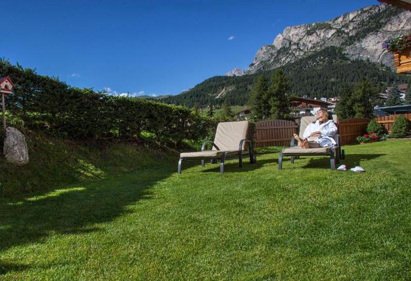 Garni Hotel Miara   Your Dolomites Home