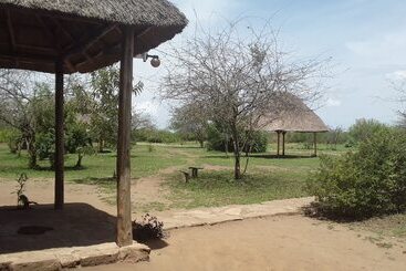 هتل Engiri Game Lodge And Campsite
