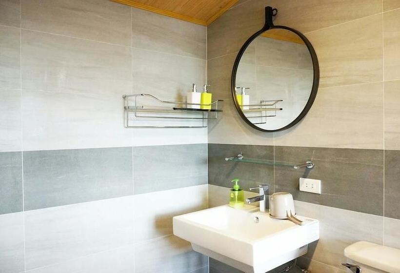 هتل Hillside Plot Inn