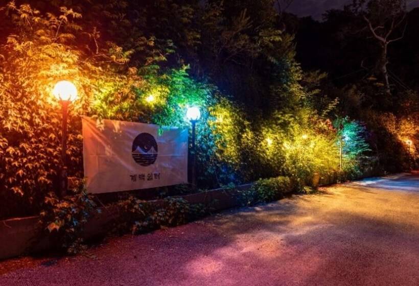 Отель Nonsan Gyebaek Shuimtoe Camping Pension