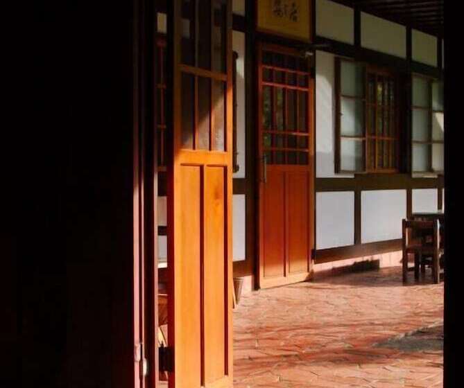 هتل Old Five Guesthouse