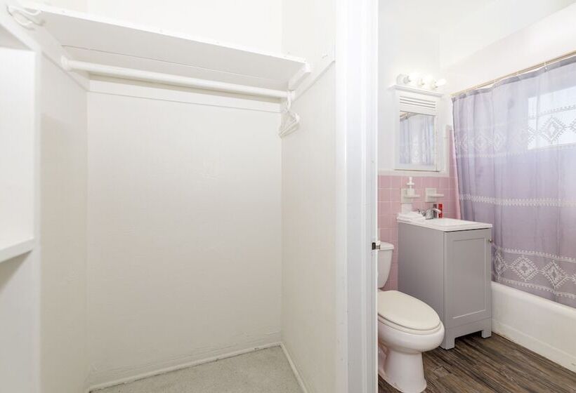 Tropic Isle Hotel And Apartment