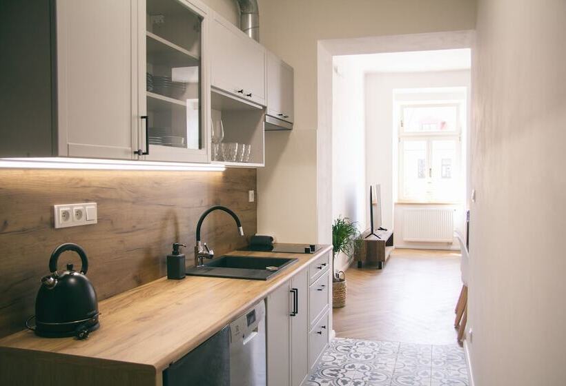 هتل Design Pension Twenty