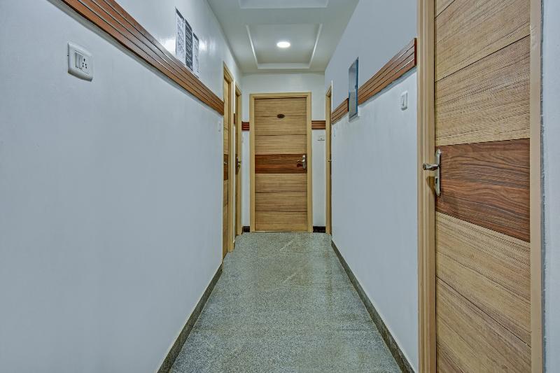 هتل Four Squares Inn By Oyo Rooms