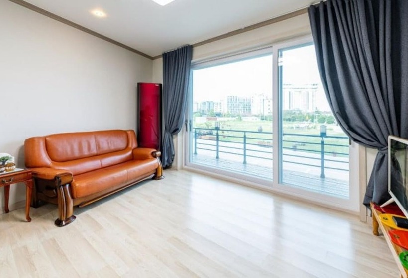 هتل Gangneung Hygge Nobile Pension