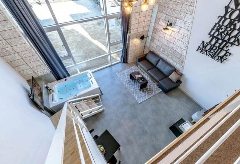 هتل Gangneung Hygge Nobile Pension