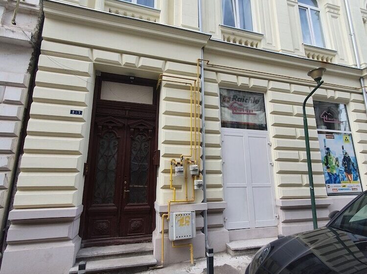 هتل The Floor Piata Unirii