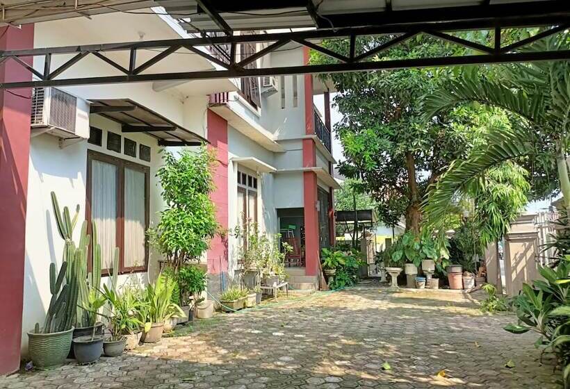 בית מלון כפרי Oyo 91332 City-m Urban Homestay