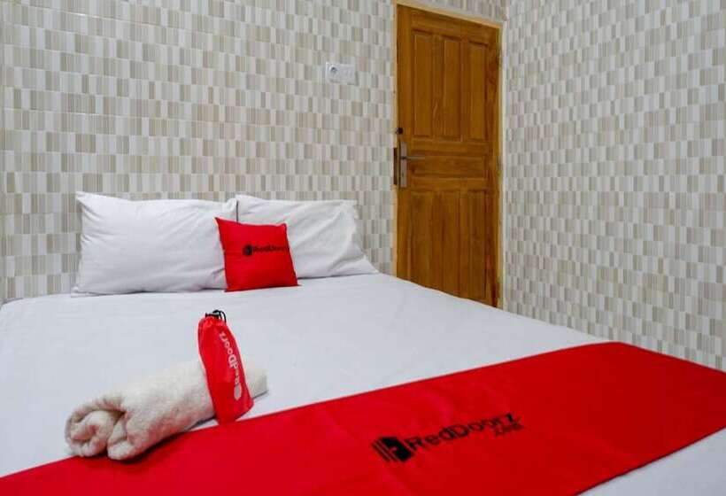 هتل Reddoorz Near Lippo Plaza Kendari