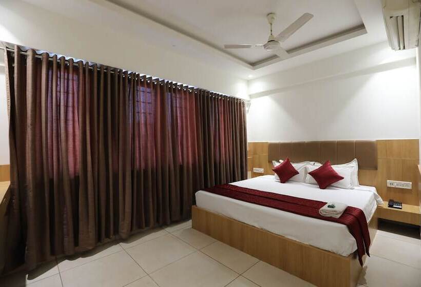 هتل Shaguns & Banquet Surat