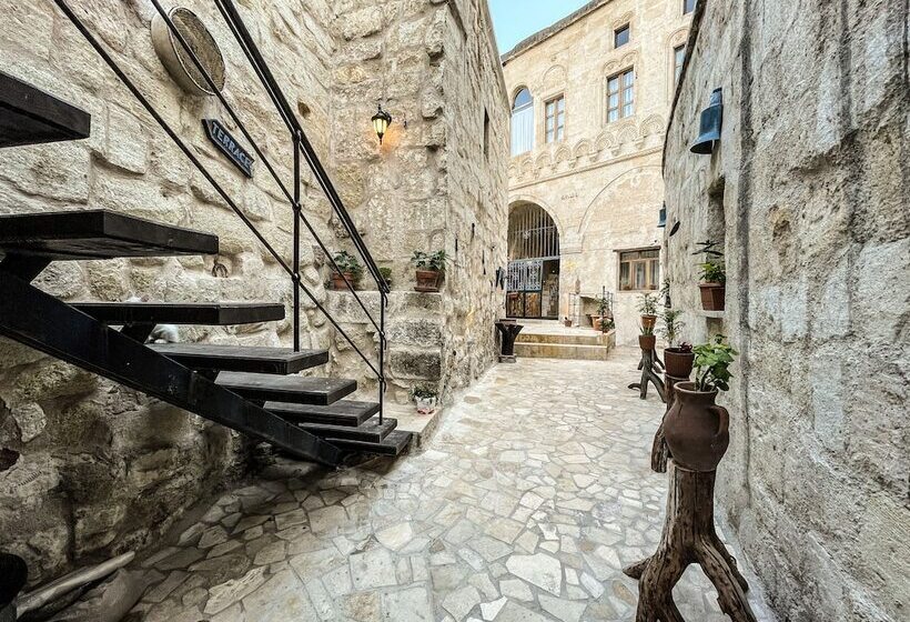 هتل Ares Cave Suites