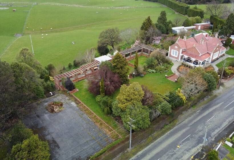 هتل The Fern & Thistle Luxury Accommodation  Drinks, Hotpool, Sauna