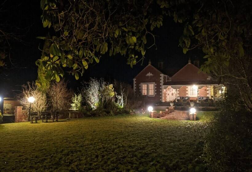 هتل The Fern & Thistle Luxury Accommodation  Drinks, Hotpool, Sauna