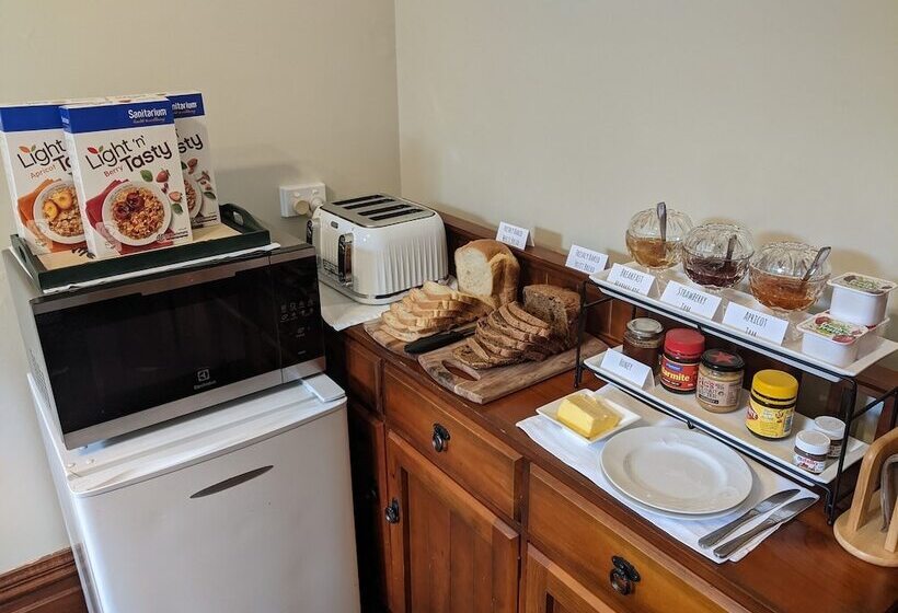 هتل The Fern & Thistle Luxury Accommodation  Drinks, Hotpool, Sauna