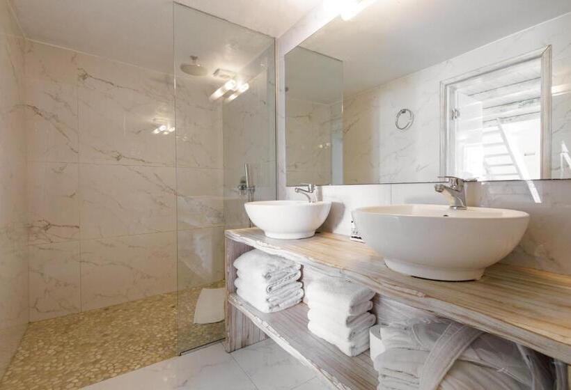 هتل The Museum Project Oia