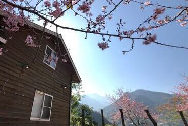 هتل Umas Hostel