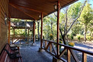 هتل Umas Hostel