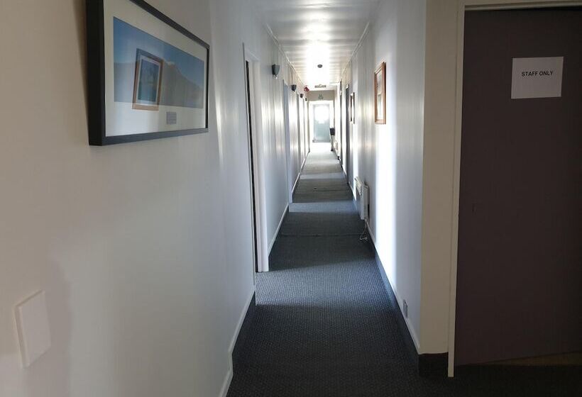 בית מלון כפרי Manowhenua Lodge   Hostel