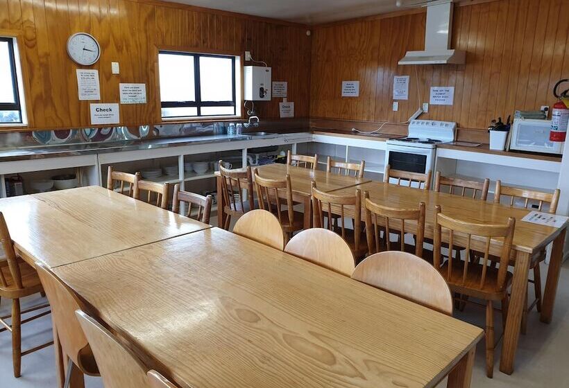 בית מלון כפרי Manowhenua Lodge   Hostel