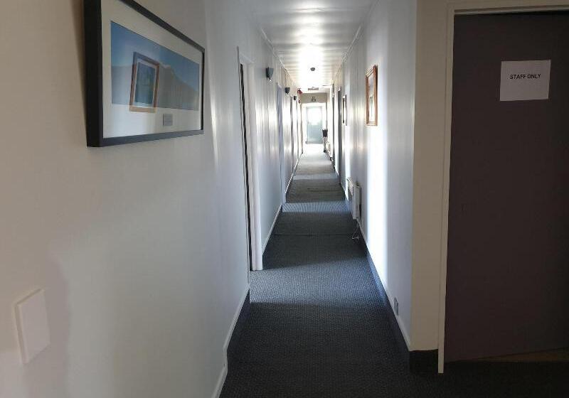 בית מלון כפרי Manowhenua Lodge   Hostel