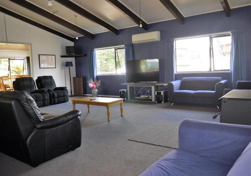 בית מלון כפרי Manowhenua Lodge   Hostel