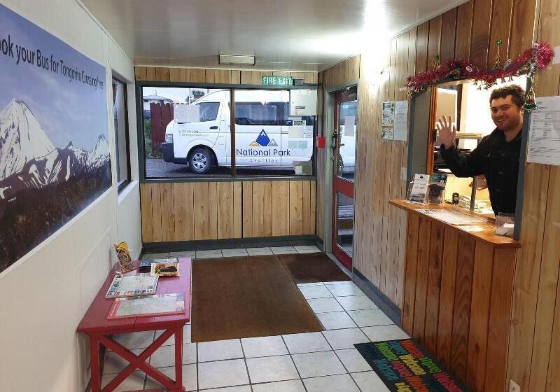 בית מלון כפרי Manowhenua Lodge   Hostel