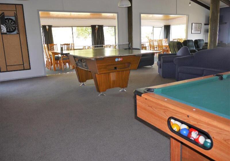 בית מלון כפרי Manowhenua Lodge   Hostel