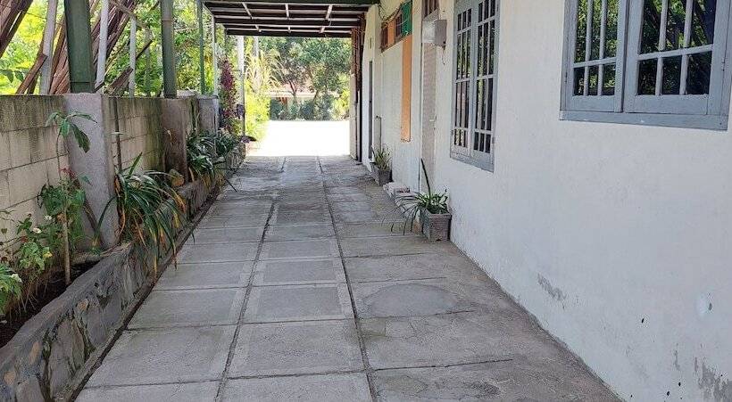 فندق Omah Pandhoek Family Syariah