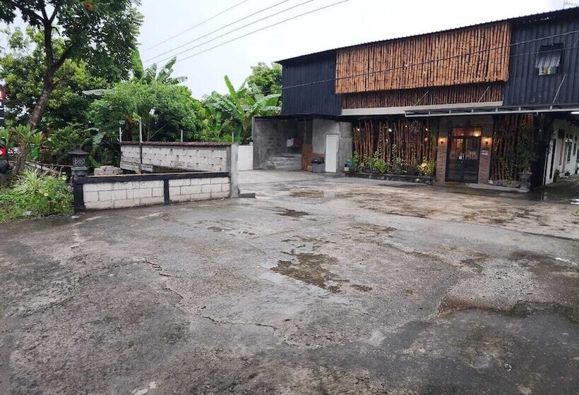 فندق Omah Pandhoek Family Syariah