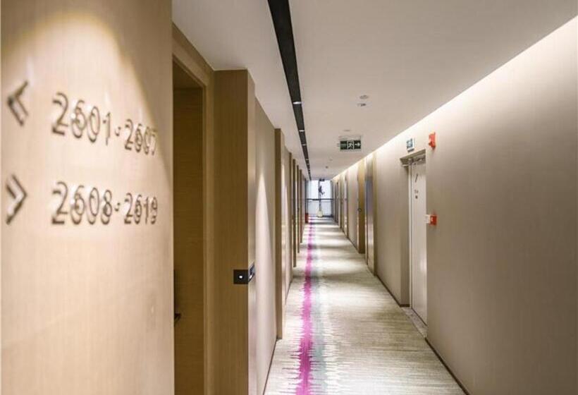 Lavande Hotels Chengdu Qingbaijiang Fenghuang Lake