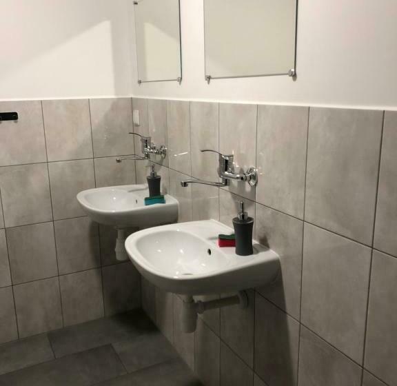 فندق صغير Hgs Home Noclegi Pracownicze Parking , łazienki