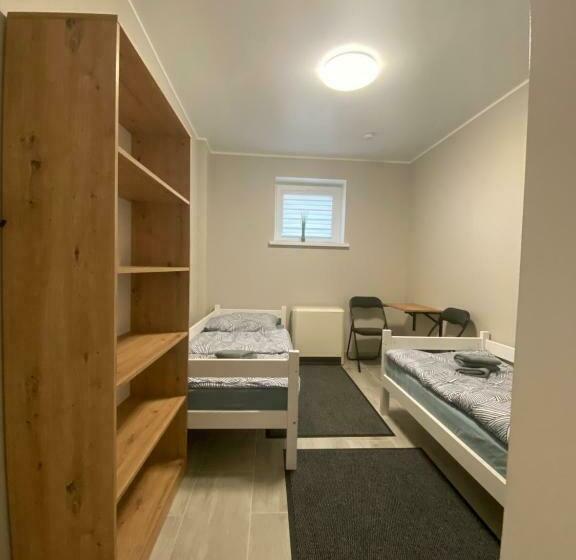 旅馆 Noclegi Pracownicze Parking Busy