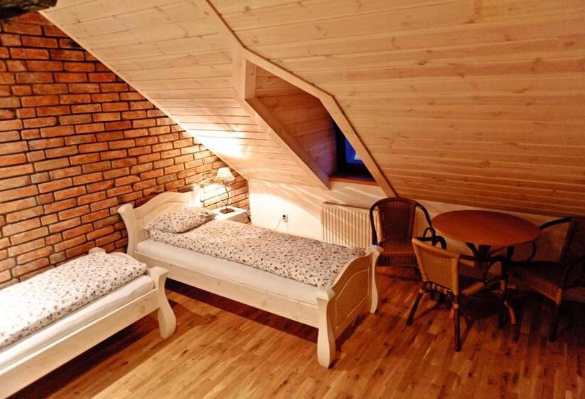 فندق Dworek Pod Wiechą
