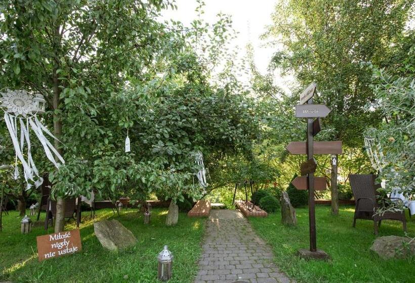 تختخواب و صبحانه Dworek Galosa