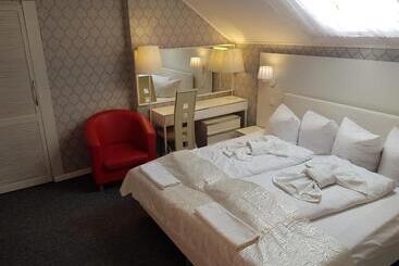تختخواب و صبحانه Motelik Lord