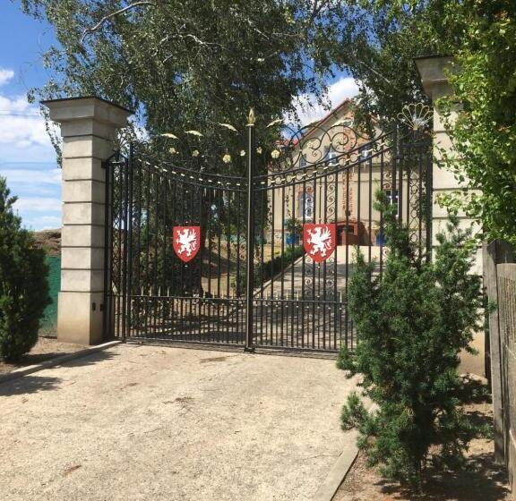 پانسیون Palac Osowo Gostynskie