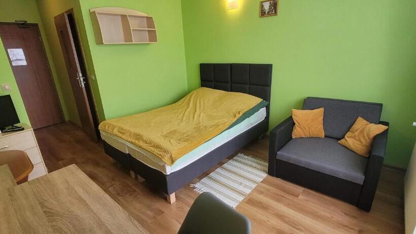 膳宿费 Willa Monika