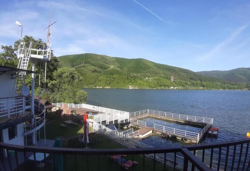 Курорт Owr Przystań