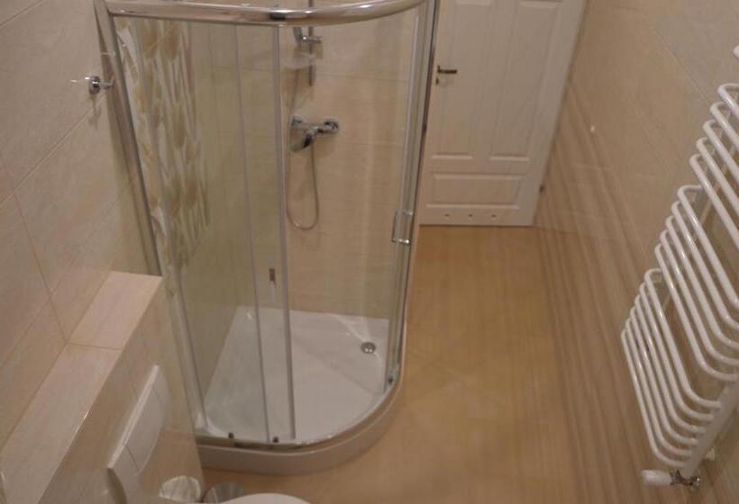 هاستل Ada Aparthouse