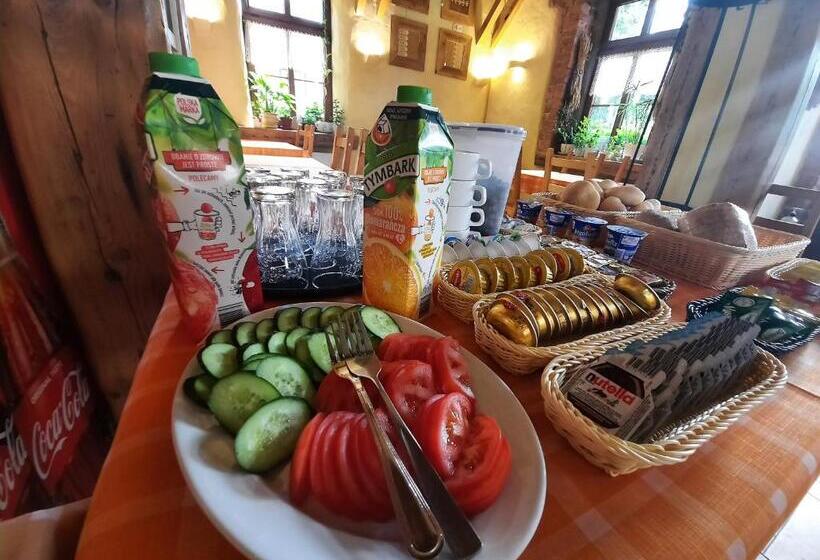 تختخواب و صبحانه Gościniec Pod Lipą