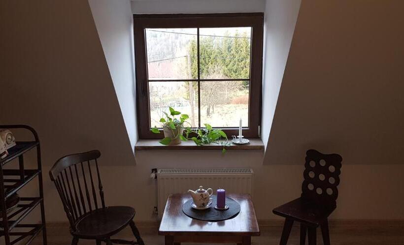 Bed and Breakfast Pokoje Gościnne Art Dworek