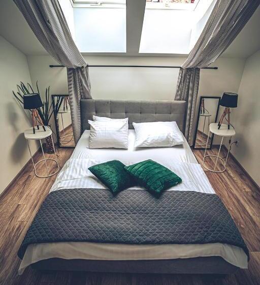 تختخواب و صبحانه The Loft   Garncarska 1