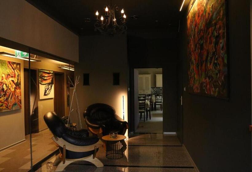 مبيت وإفطار Villa Art Korab