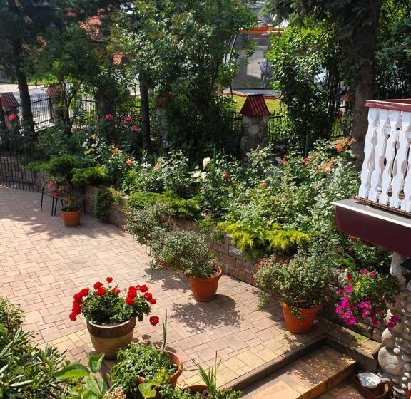 تختخواب و صبحانه Willa Irys