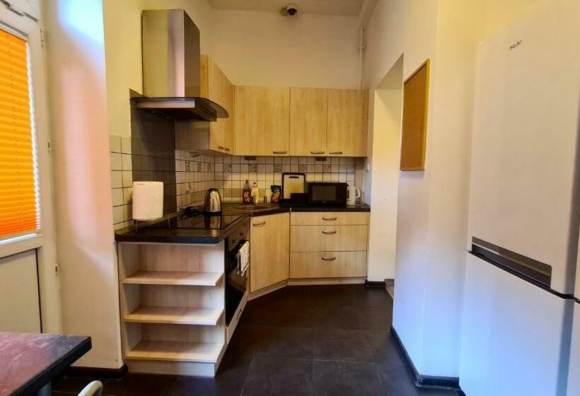 Hostel Moderna Rest