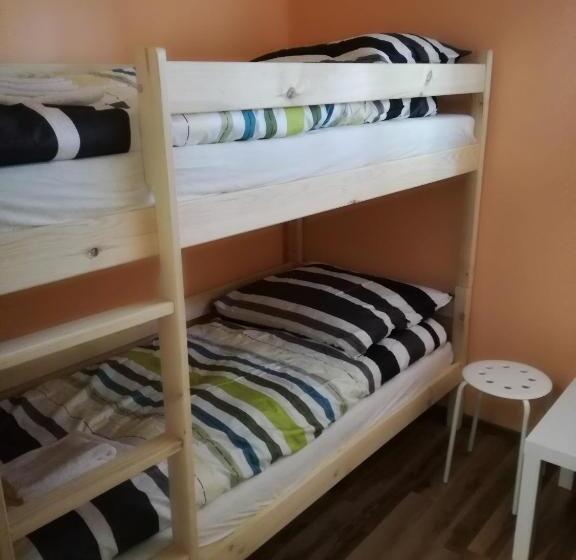 Hostel52