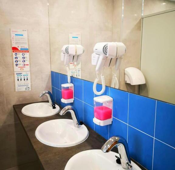 هتل کپسول Kapsuå‚y Bello Aparthostel