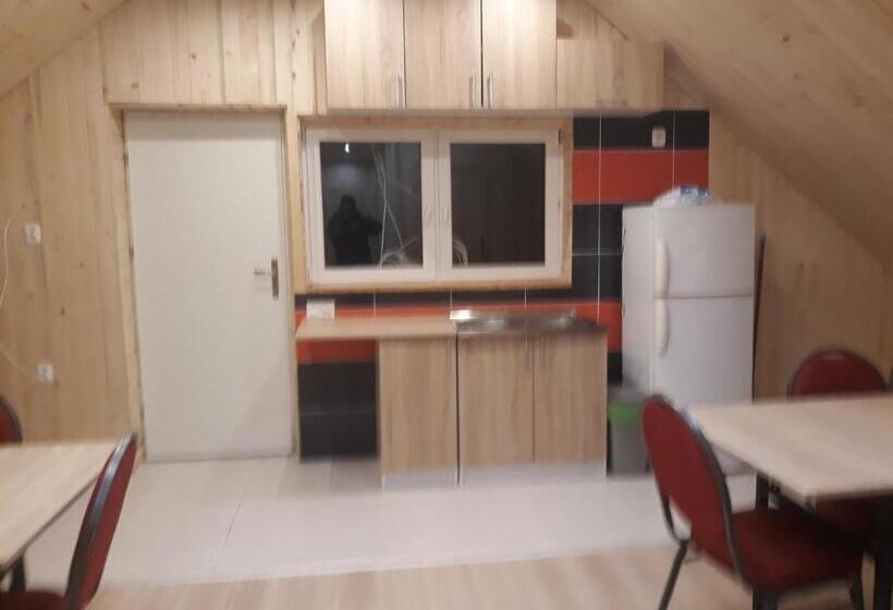 فندق Domek Pod Akacjami
