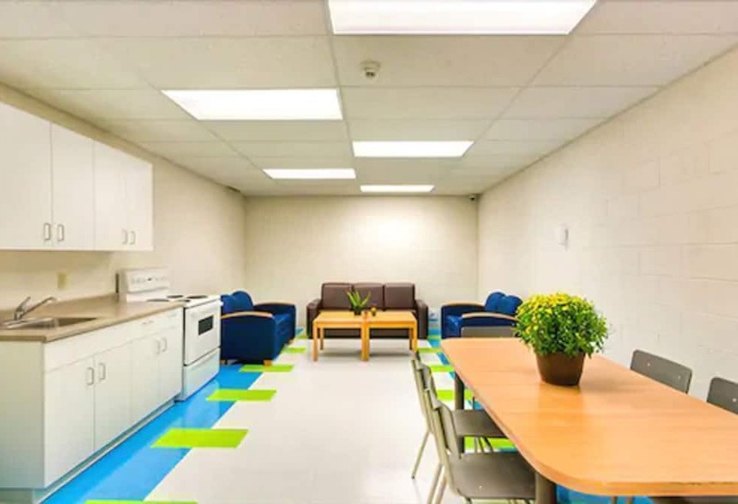 هاستل Residence & Conference Centre   Sudbury North
